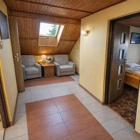 Nella - Goscinne Affittacamere 3*