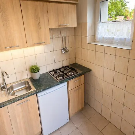 Nella - Goscinne Affittacamere 3*